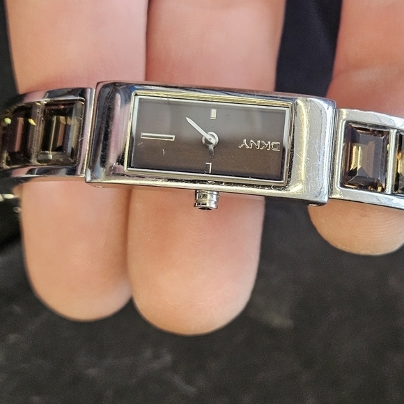 WOMENS DKNY WITHBROWN TOPAZ STONES IN THE STRAP - Picture 4 of 5